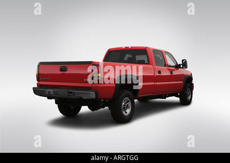 2007 GMC Sierra Classic 3500 SLT in Red - Rear angle Ansicht Stockfoto