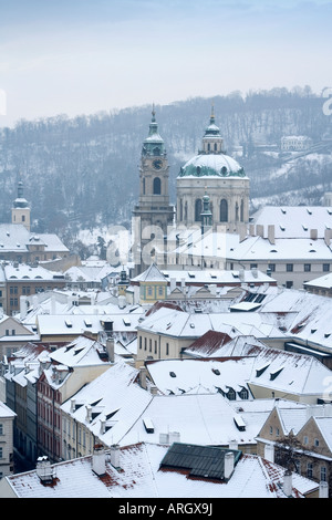 TSCHECHISCHE REPUBLIK-PRAG-DÄCHER DER KLEINSEITE IM WINTER Stockfoto