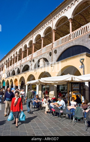 Europa Italien Venetien padua Piazza delle Erbe Salone oder den Palazzo della Ragione Markt Tag Stockfoto