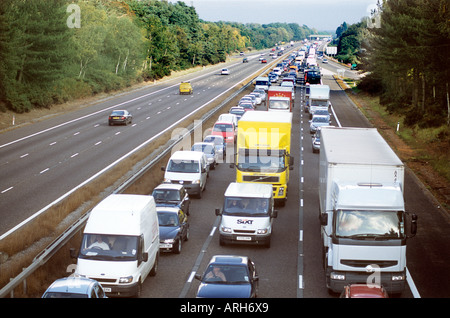 Autobahn M3 durch Unfall mit schweren Stau blockiert Stockfoto
