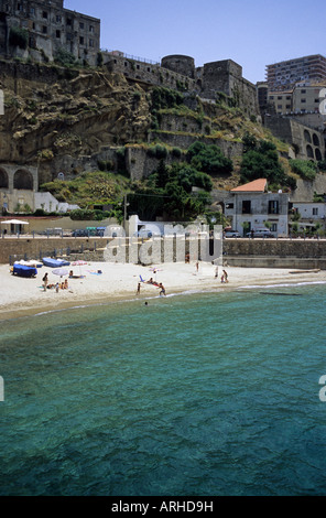 Italien der kleine Strand von Pizzo Calabro Stockfoto