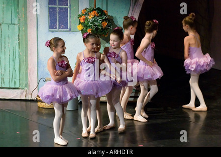 Mädchen Ballett auf der Bühne Stockfoto