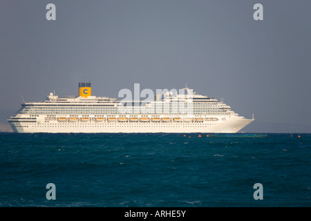 Costa Concordia großen Kreuzfahrtschiff im Mittelmeer Zypern Stockfoto