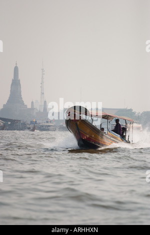 Traditionellen Longtail-Boot am Chao Phraya river Stockfoto