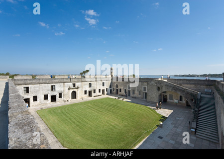 Blick über Innenraum Fort in Richtung Matanzas Bay aus Bastion, Castillo de San Marcos, St. Augustine, Florida, USA Stockfoto