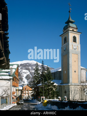 Kirche im Zentrum Ferienortes, Bardonecchia, Italienische Alpen, Italien Stockfoto