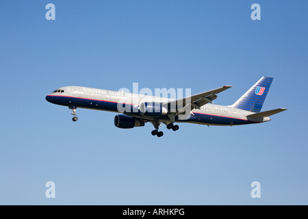 Eine Boeing B757 von United Airlines im Endanflug Stockfoto