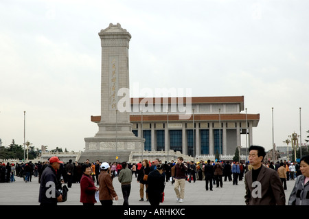 Granit und Marmor-Denkmal für die Helden des Volkes errichtet im Norden des Mausoleum von Mao Zedong, Tienanmen-Platz Stockfoto