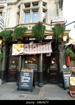 Der rote Löwe Wirtshaus, 48 Parlament Street, Whitehall, London, SW1A 2NH Stockfoto