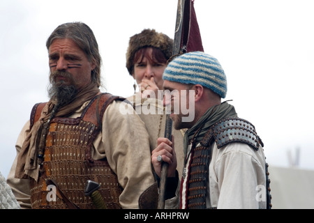 Drei Wikinger-Krieger auf einem Reenactment-Festival in Dänemark Stockfoto