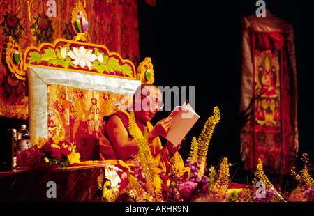 DER 14. DALAI LAMA von TIBET spricht, während seine ILLUMINATING THE PATH Lehren im Juni 2000 LOS ANGELES Kalifornien Stockfoto