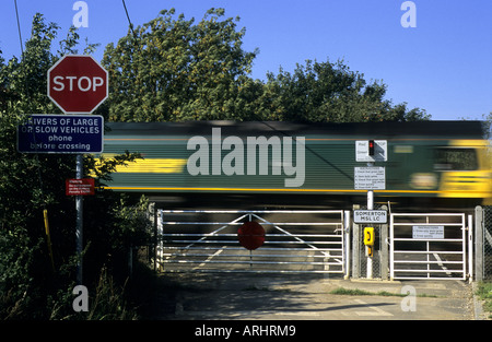 Unbemannte Bahnübergang bei Somerton, Oxfordshire, England, UK Stockfoto