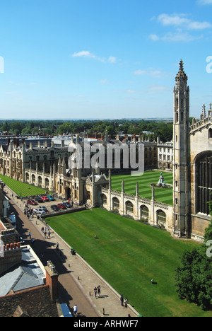 Universitätsstadt Cambridge Blick hinunter auf Teil des Kings College verzierten Bildschirme und Kapelle Fassade entlang Kings Parade Stockfoto