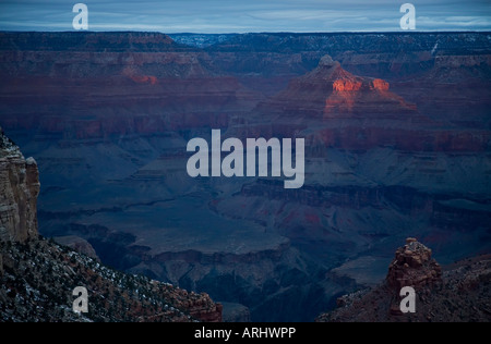 Grand Canyon National Park Arizona frühen Morgensonne trifft Isis-Tempel in den Grand Canyon Stockfoto