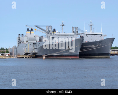 US Marine schnell Sealift Frachtschiffe Denebola und Regulus angedockt an Norfolk Navy Base Virginia USA Stockfoto