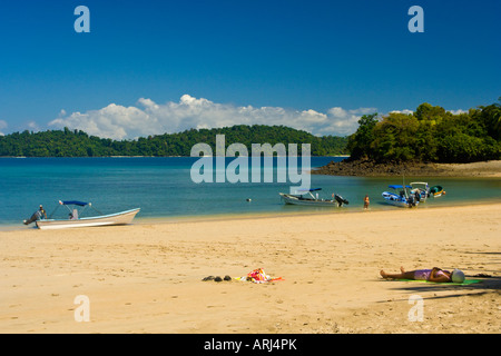 Strand an der Ranger Station auf Isla Coiba Panama in Mittelamerika Stockfoto