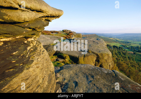 Gritstone Felsformationen, Froggatt Edge, Peak District National Park, Derbyshire, England Stockfoto