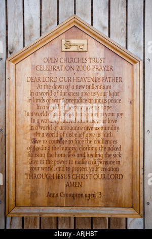 hölzerne eingezeichnet Gebet offene Kirchen trust The National Memorial Arboretum in der Nähe von Lichfield Stockfoto