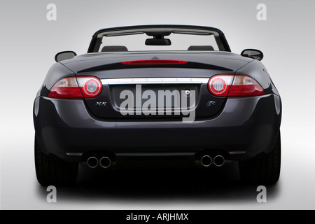 2008 Jaguar XK XKR in grau - Low/Wide hinten Stockfoto