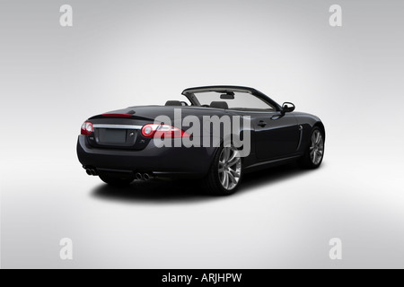 2008 Jaguar XK XKR in grau - Winkel Rückansicht Stockfoto