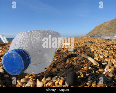 Müll am Strand Atherfield Isle Of Wight UK Stockfoto