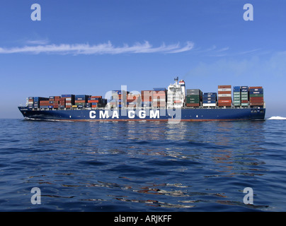 Containerschiff CMA CGM Mozart im Gange in den Ärmelkanal Versand Bahnen Stockfoto