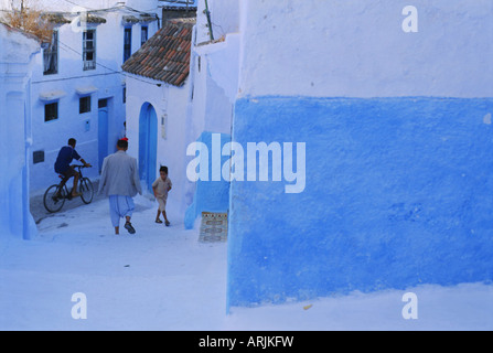 Straßenszene in Chefchaouen (Chaouen) (Chechaouen), Rif Region, Marokko, Afrika Stockfoto