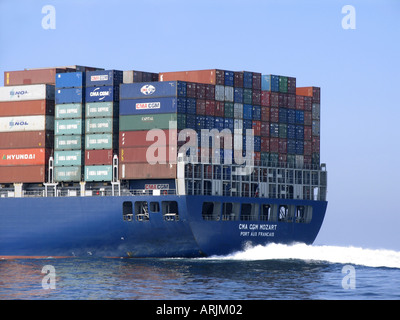 Containerschiff CMA CGM Mozart im Gange in den Ärmelkanal Versand Bahnen Stockfoto