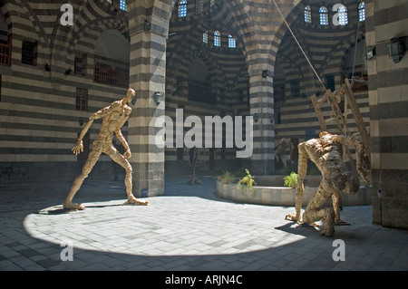 Papier und Draht Großplastiken, in einem alten Haus Kaufmann, al-Hamidiyya Souk Bezirk von Damaskus, Syrien, Naher Osten. DSC 5707 Stockfoto