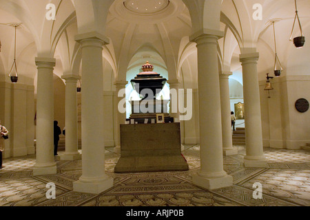 das Grab von Horatio Lord Nelson in der Krypta unter der Kuppel des Heiligen Paulus Dom London England GB Stockfoto