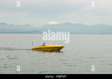 Motorboot auf den See Lazise am Gardasee Italien Stockfoto