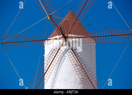 Alte traditionelle Windmühle, Es Mercadal, Minorca (Menorca), Balearen, Spanien, Mittelmeer, Europa Stockfoto