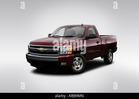 2008 Chevrolet Silverado 1500 LT1 rot - Winkel-Vorderansicht Stockfoto