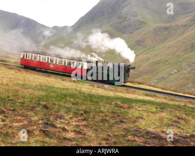 Zahnstange und Ritzel Dampfzug auf Snowdon Mountain Railway, Sommer 2006. Stockfoto