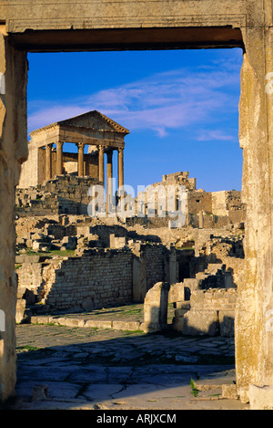 Das Capitol, Dougga, römische Ruinen, Tunesien, Nordafrika Stockfoto