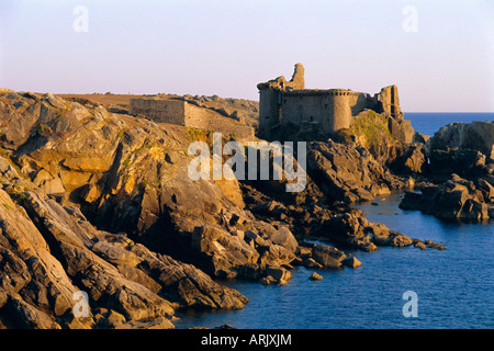 Das alte Schloss, 19. Jahrhundert, an der südlichen Küste der Ile d'Yeu, Insel Yeu, Vendee, Frankreich
