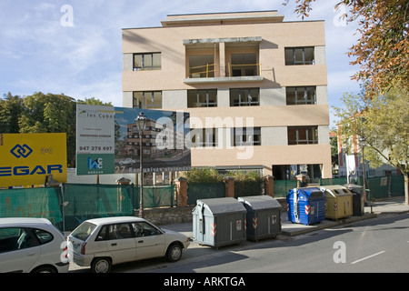 Board Werbung Multi-Duplex-Zimmer im Bau alte Castille Burgos Spanien Stockfoto