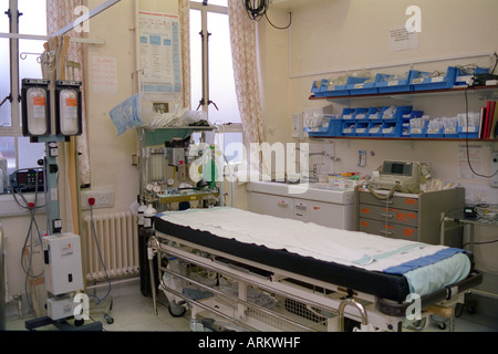 Reanimation-Räume in einem UK-Krankenhaus. Stockfoto