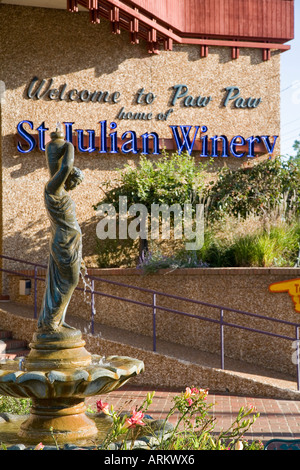 Paw Paw Michigan der Eingang zum St. Julian Winery St Julian ist der größte Winzer in Michigan Stockfoto