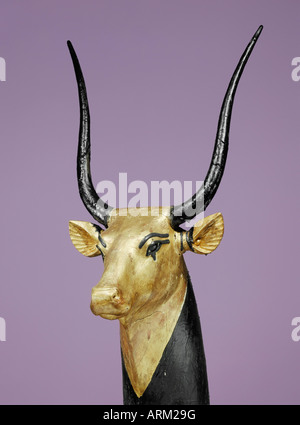 Vergoldet und stuckierte Holzkopf der Heiligen Kuh, aus dem Grab des Pharaos Tutanchamun Stockfoto
