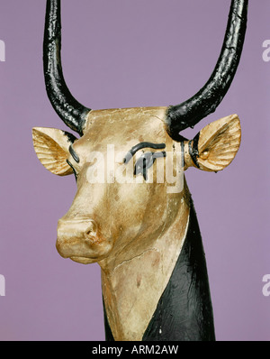 Vergoldet und stuckierte Holzkopf der Heiligen Kuh, aus dem Grab des Pharaos Tutanchamun Stockfoto