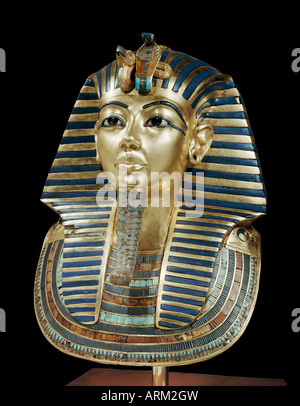 Tutanchamuns Totenmaske aus massivem Gold, verziert mit Schmucksteinen, aus dem Grab des Pharaos Tutanchamun Stockfoto