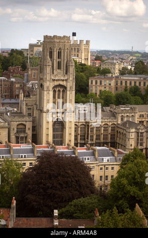 BLICK AUF BRISTOL MIT DER BIBLIOTHEK DER UNIVERSITÄT WILLS MEMORIAL BUILDING IM ZENTRUM Stockfoto