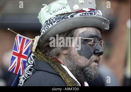 Die Alvechurch Morris Männer Worcestershire England UK sind sie schwarz gegenüber traditionellen walisischen Grenze team Stockfoto