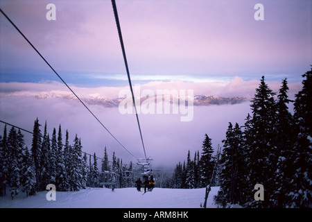 Sessellift in den frühen Morgenstunden, 2010 Olympische Winterspiele Site, Whistler, Britisch-Kolumbien, Kanada, Nordamerika Stockfoto