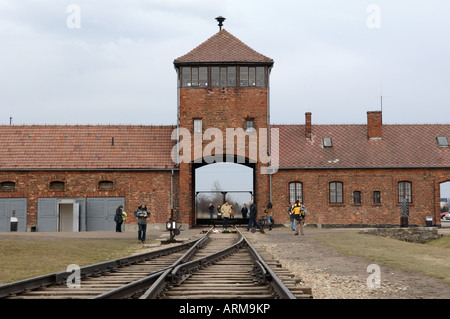 Tod-Turm - Schiene Eingang zu Auschwitz Birkenhau Stockfoto