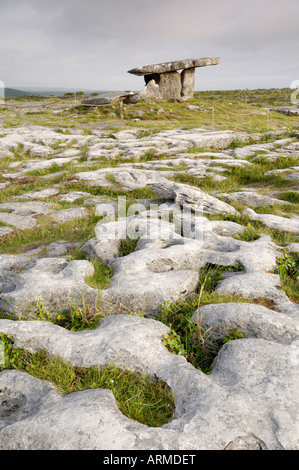 Poulnabrone Dolmen Portal megalithischen Grab, Burren, County Clare, Munster, Republik Irland (Eire), Europa Stockfoto