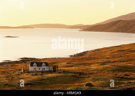 Sonnenuntergang über Loch Tarbert und House, Isle of Harris, äußeren Hebriden, Schottland, Vereinigtes Königreich, Europa Stockfoto