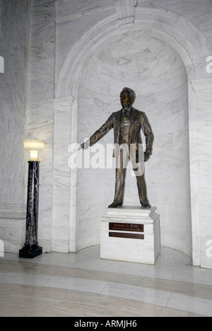 Statue von Robert Byrd U S Senator im State Capitol Building in Charleston West Virginia WV Stockfoto