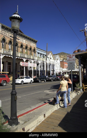 Main Street von der berühmten Goldgräberstadt Virginia City Nevada USA jetzt ein wichtiges touristisches Ziel Stockfoto